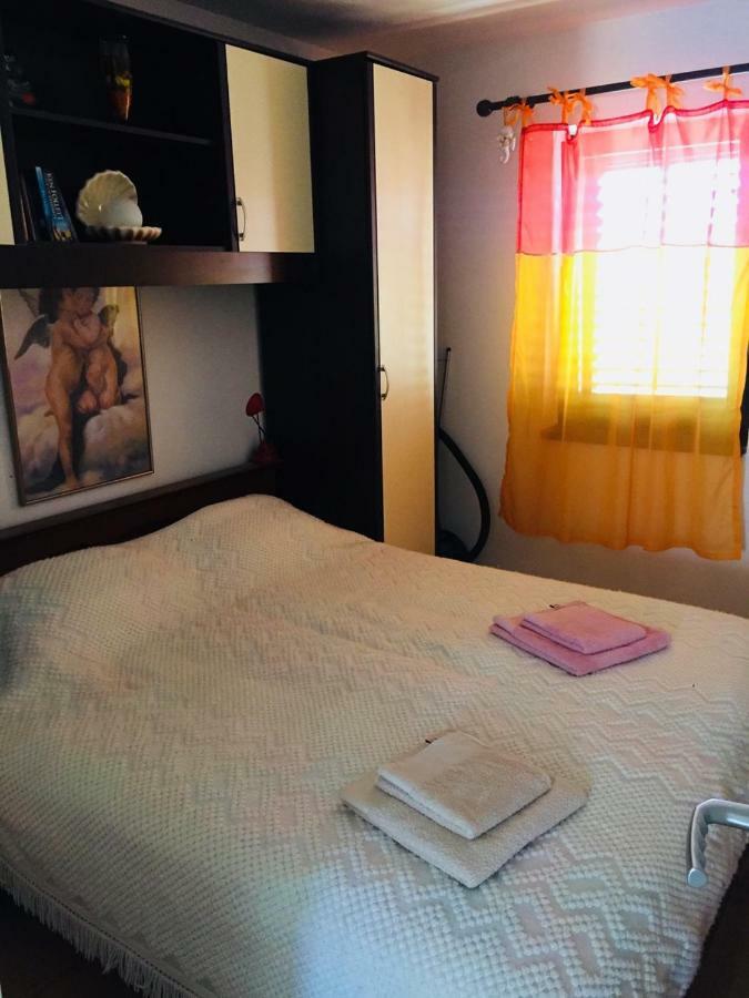 Apartment Josipa Premantura Bagian luar foto