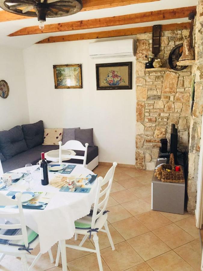 Apartment Josipa Premantura Bagian luar foto